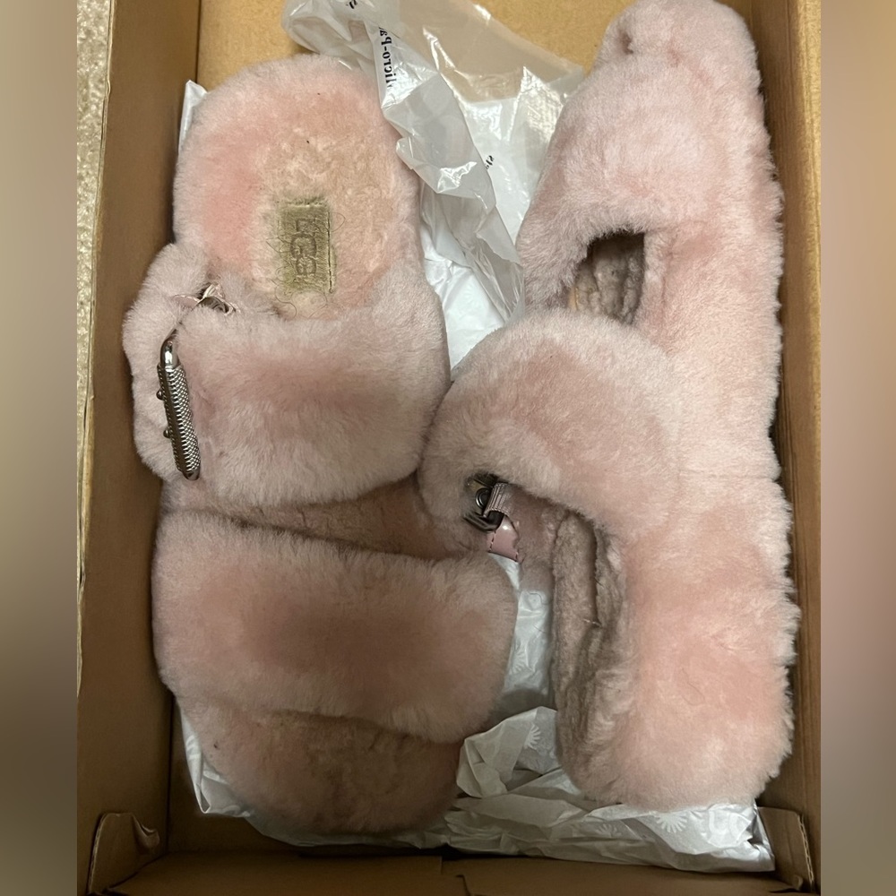 These are a size 6 fluffy Ugg slides.
